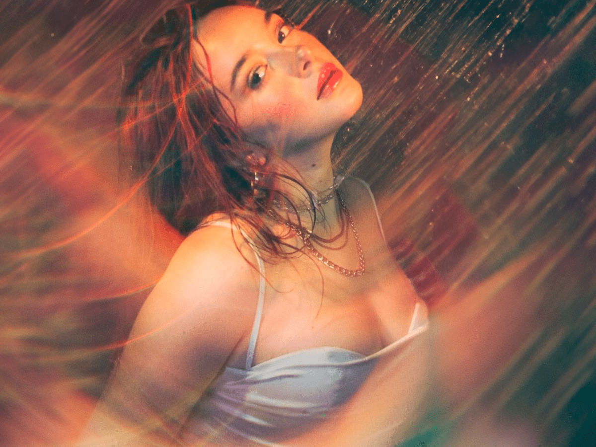 ALEXIA NAOMI ESTRENA SU CARRERA MUSICAL