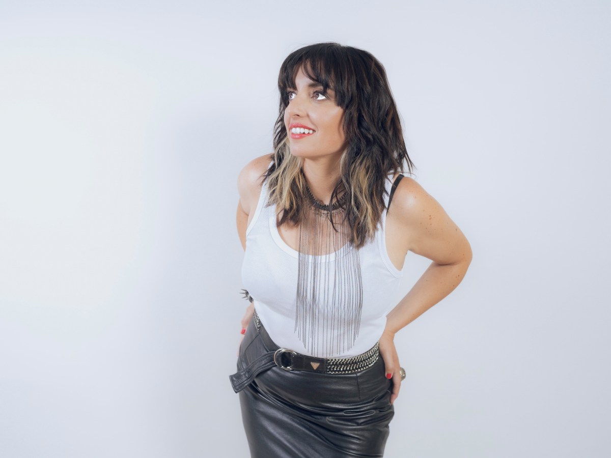 Nacha Nava presenta «Llámame», celebrando el amor como fuerza de conexión 